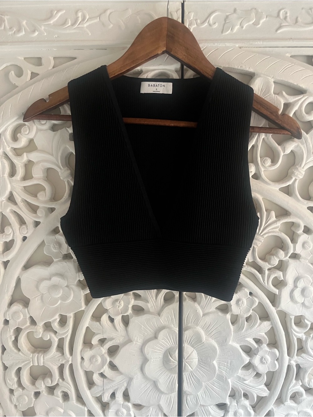 Babaton Black Ribbed Deep V Crop Tank Top Size Small